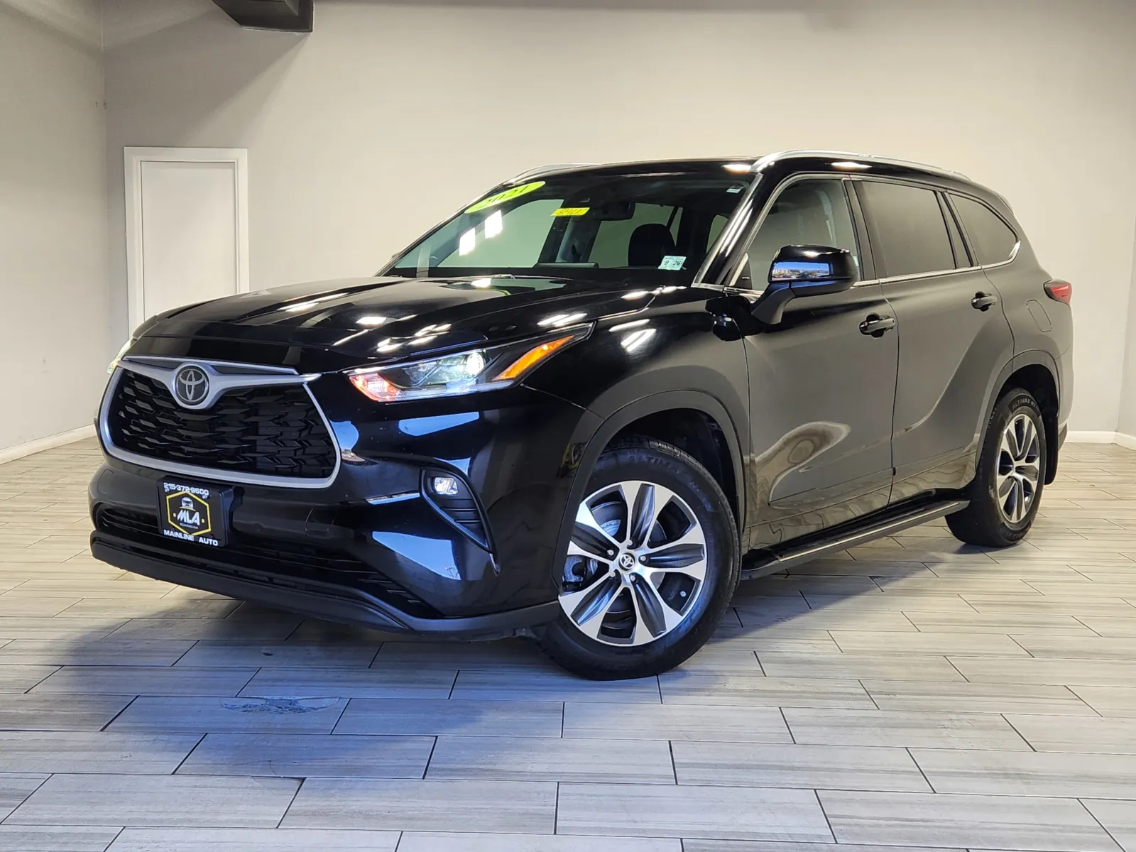 Black 2021 Toyota Highlander XLE for sale in Cinnaminson, NJ