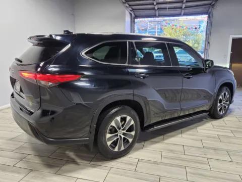 More photos of 2021 Toyota Highlander XLE at Majestic Automotive Group, NJ