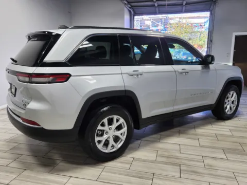 More photos of 2024 Jeep Grand Cherokee Limited at Majestic Automotive Group, NJ