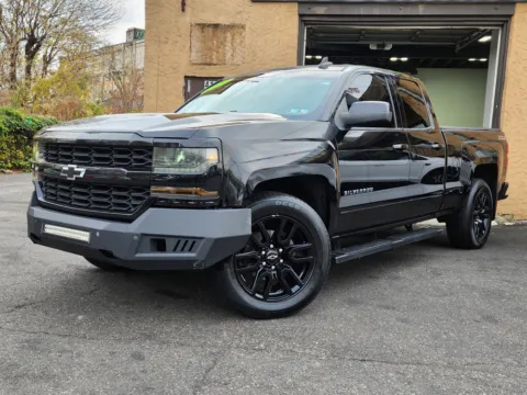 Black 2017 Chevrolet Silverado 1500 LT for sale in Cinnaminson, NJ