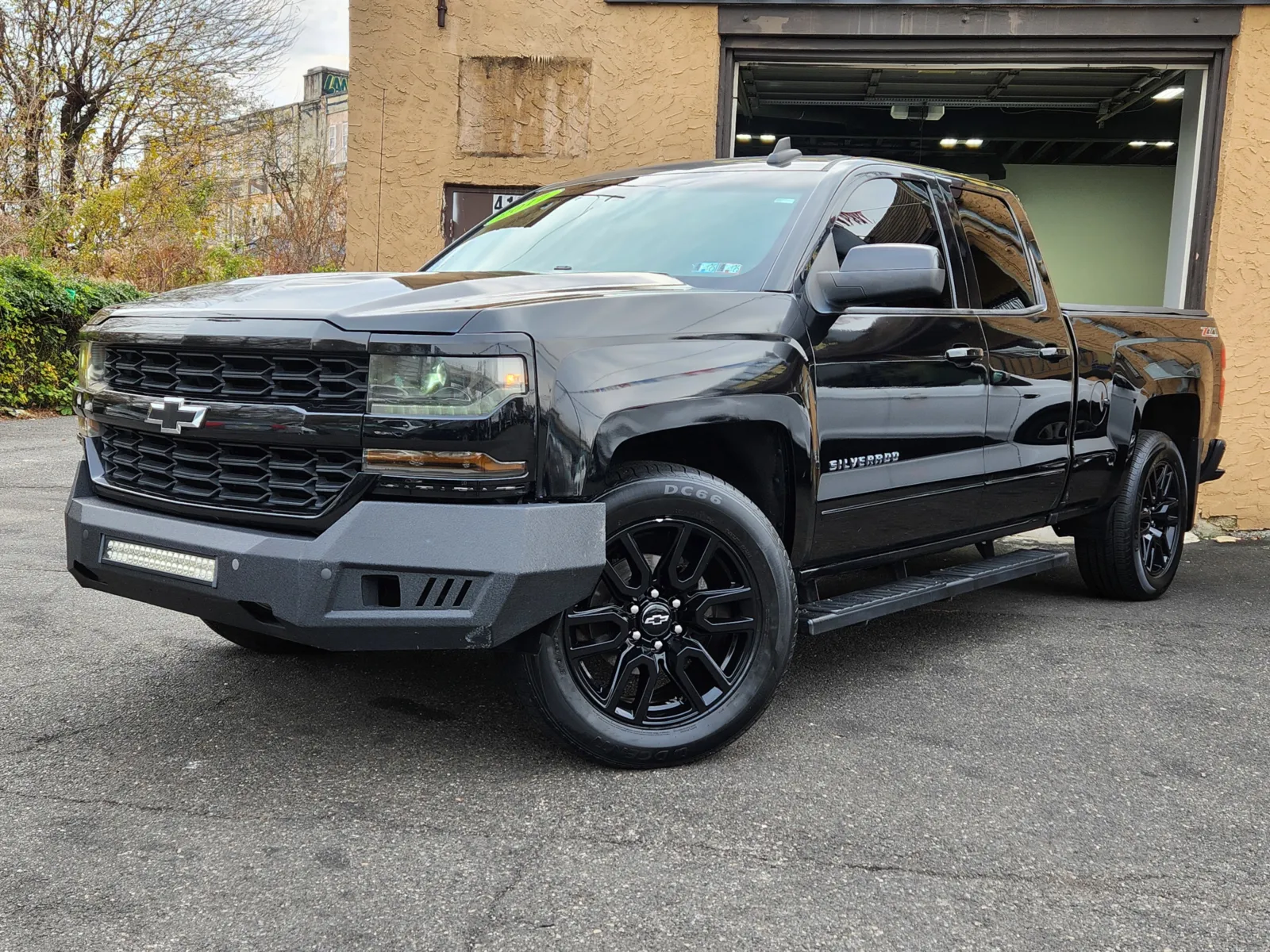 Black 2017 Chevrolet Silverado 1500 LT for sale in Cinnaminson, NJ