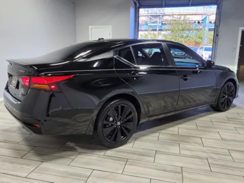 More photos of 2022 Nissan Altima 2.5 SR at Majestic Automotive Group, NJ