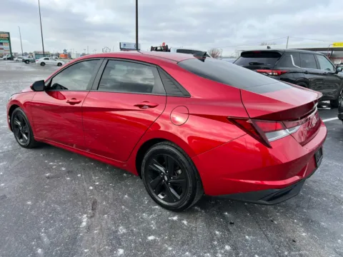 More photos of 2021 Hyundai Elantra SEL at RS Motors, IN