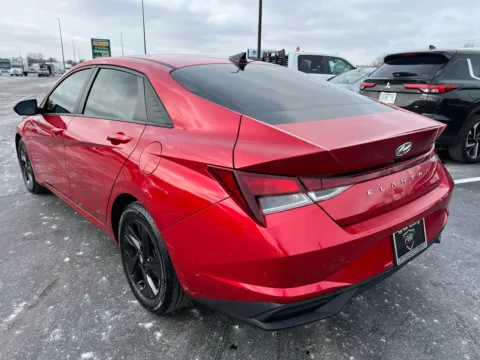 More photos of 2021 Hyundai Elantra SEL at RS Motors, IN