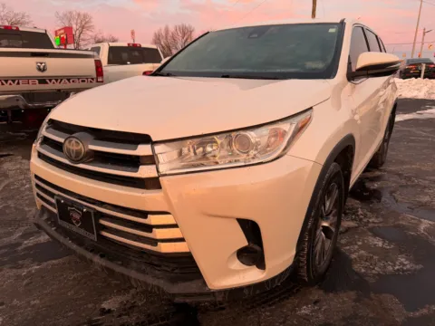 Photos of 2017 Toyota Highlander LE for sale in Indianapolis, IN at RS Motors