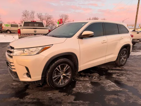 More photos of 2017 Toyota Highlander LE at RS Motors, IN