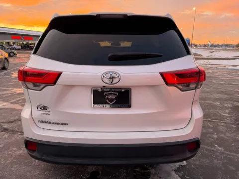 More photos of 2017 Toyota Highlander LE at RS Motors, IN