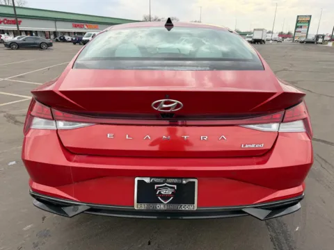More photos of 2021 Hyundai Elantra Limited at RS Motors, IN