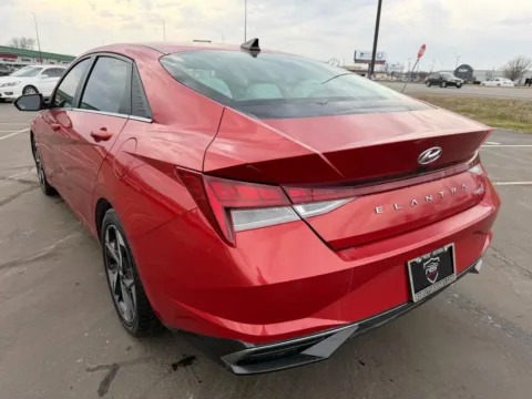 More photos of 2021 Hyundai Elantra Limited at RS Motors, IN