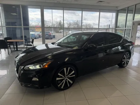 Photos of 2022 Nissan Altima 2.5 SR for sale in Indianapolis, IN at RS Motors