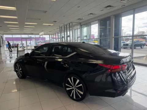 Photos of 2022 Nissan Altima 2.5 SR for sale in Indianapolis, IN at RS Motors