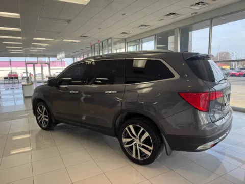 Another view of 2017 Honda Pilot Elite 4WD for sale in Indianapolis, IN at RS Motors