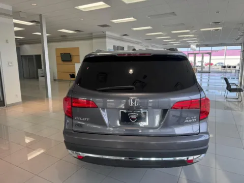 More photos of 2017 Honda Pilot Elite 4WD at RS Motors, IN