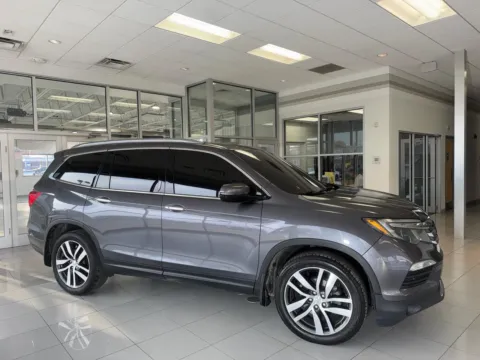 Photos of 2017 Honda Pilot Elite 4WD for sale in Indianapolis, IN at RS Motors