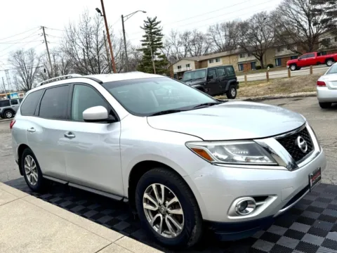 Photos of 2014 Nissan Pathfinder SV 4WD for sale in Indianapolis, IN at RS Motors