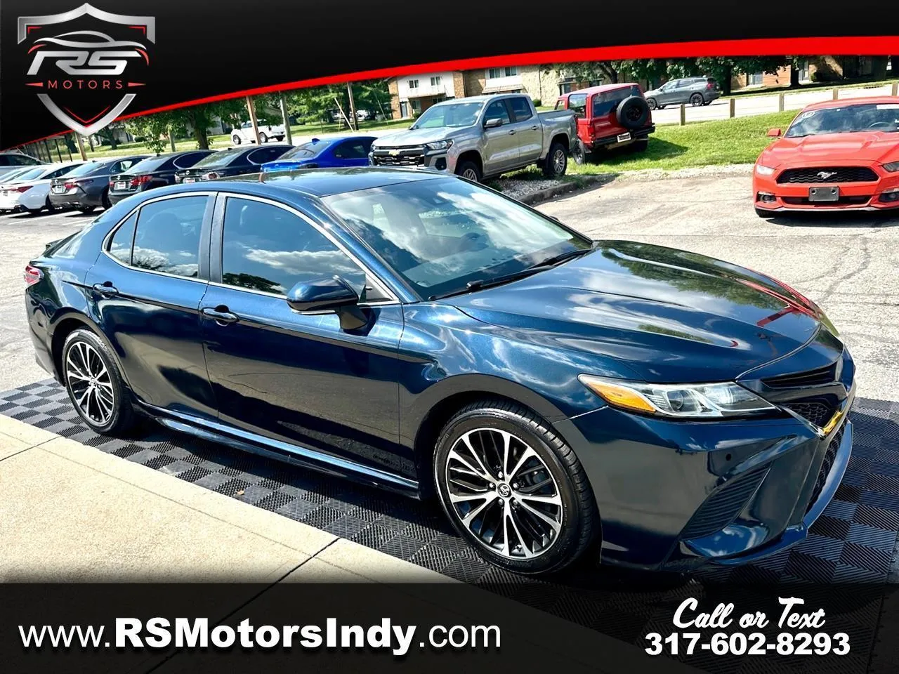 Blue 2018 Toyota Camry SE for sale in Indianapolis, IN