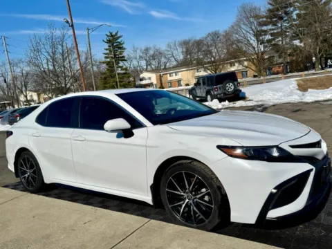 Photos of 2022 Toyota Camry SE for sale in Indianapolis, IN at RS Motors