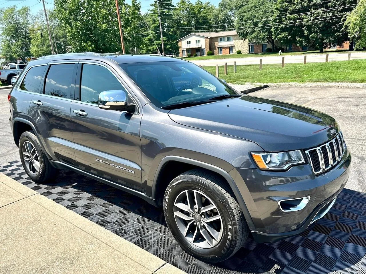 Gray 2020 Jeep Grand Cherokee Limited 4WD for sale in Indianapolis, IN