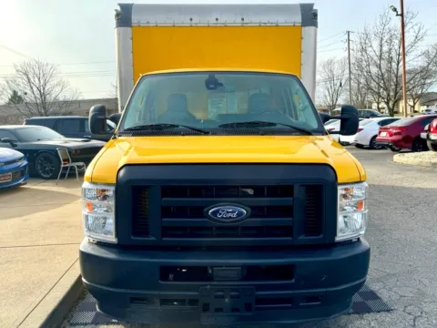 More photos of 2022 Ford Econoline E-350 Super Duty at RS Motors, IN