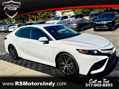 White 2021 Toyota Camry SE for sale in Indianapolis, IN