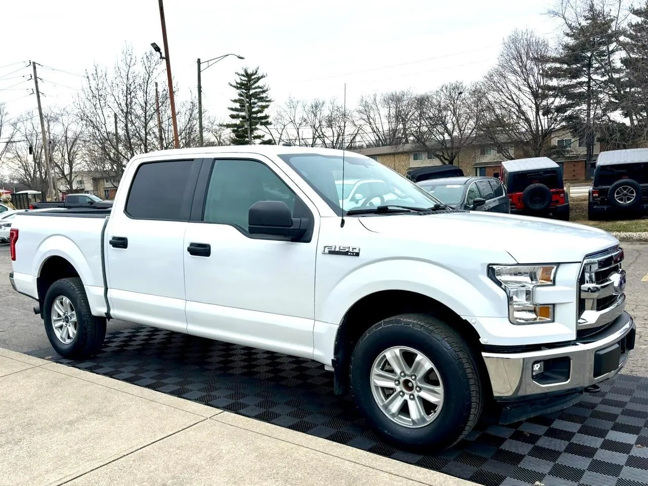 White 2017 Ford F-150 XLT SuperCrew 6.5-ft. Bed 4WD for sale in Indianapolis, IN