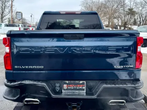 More photos of 2020 Chevrolet Silverado 1500 Custom Trail Boss Crew Cab Long Box 4WD at RS Motors, IN