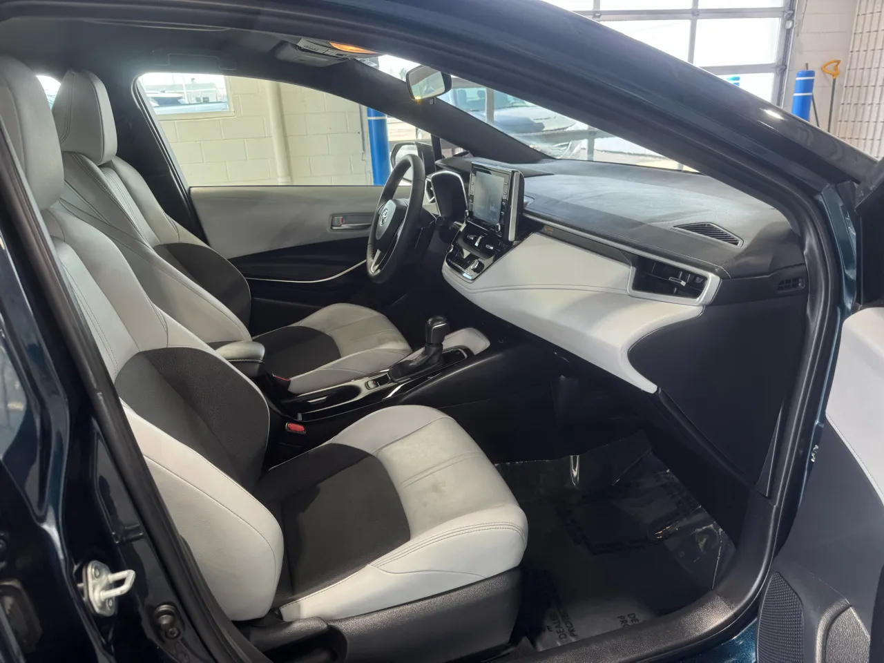 2020 Toyota Corolla Hatchback XSE - Photo 23