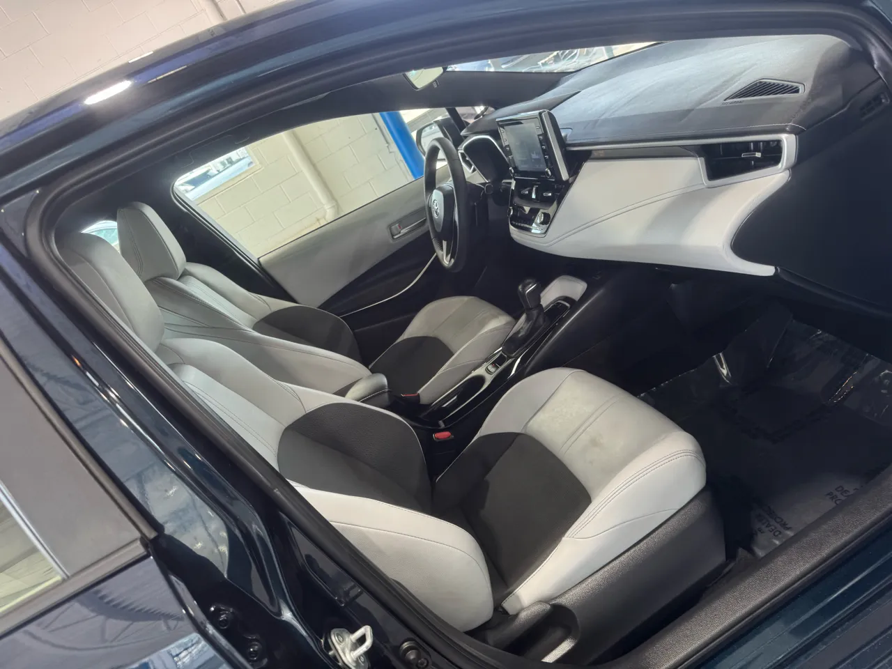 2020 Toyota Corolla Hatchback XSE - Photo 24