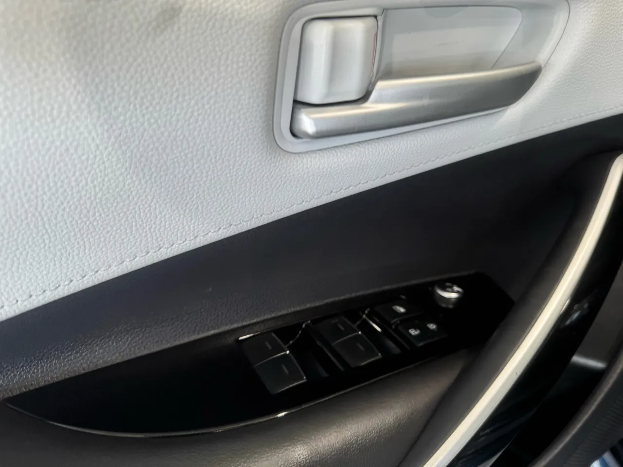 2020 Toyota Corolla Hatchback XSE - Photo 28