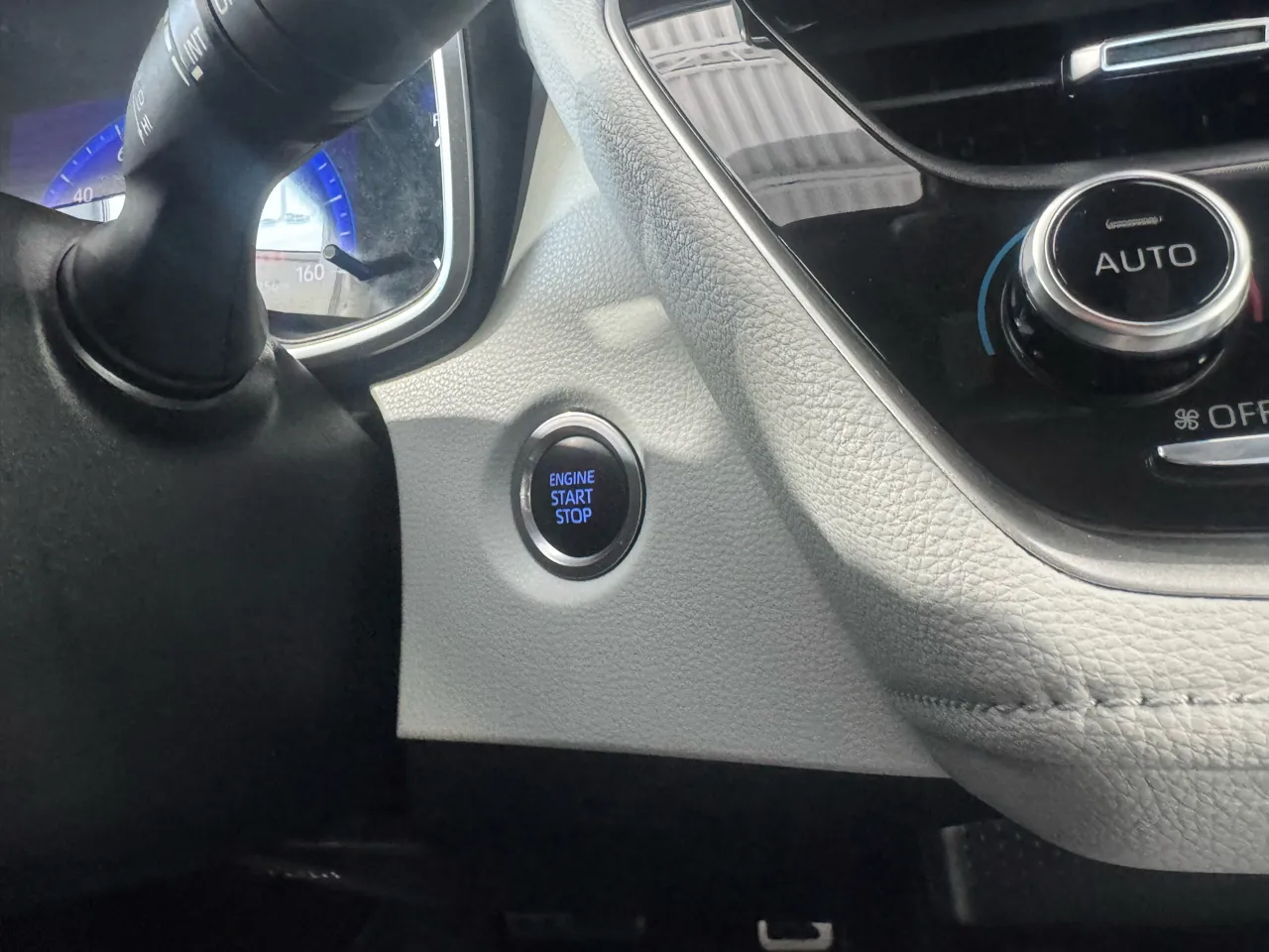 2020 Toyota Corolla Hatchback XSE - Photo 39