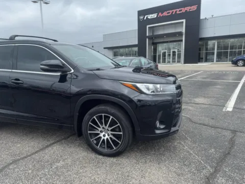 Photos of 2017 Toyota Highlander SE AWD V6 for sale in Indianapolis, IN at RS Motors