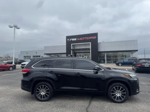 Another view of 2017 Toyota Highlander SE AWD V6 for sale in Indianapolis, IN at RS Motors