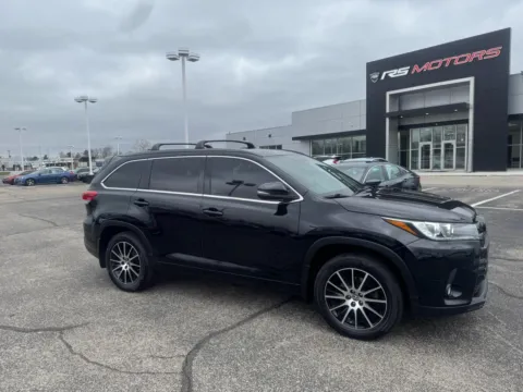 Black 2017 Toyota Highlander SE AWD V6 for sale in Indianapolis, IN