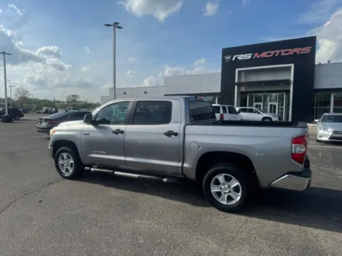 More photos of 2017 Toyota Tundra SR5 5.7L V8 CrewMax 4WD at RS Motors, IN