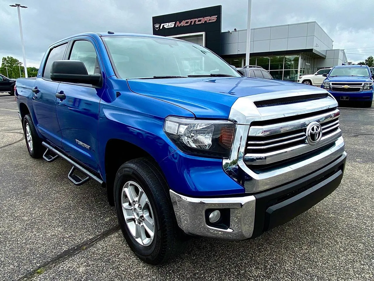 Blue 2017 Toyota Tundra SR5 4.6L V8 CrewMax 4WD for sale in Indianapolis, IN