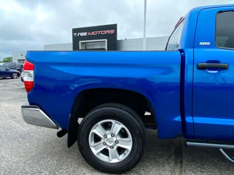 More photos of 2017 Toyota Tundra SR5 4.6L V8 CrewMax 4WD at RS Motors, IN