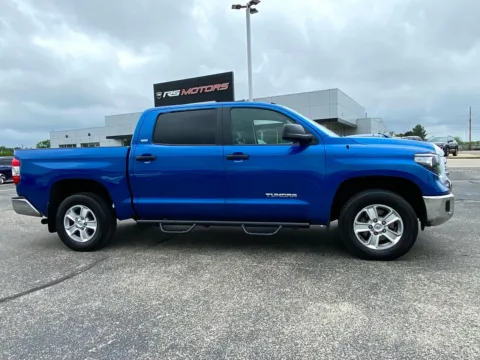 More photos of 2017 Toyota Tundra SR5 4.6L V8 CrewMax 4WD at RS Motors, IN