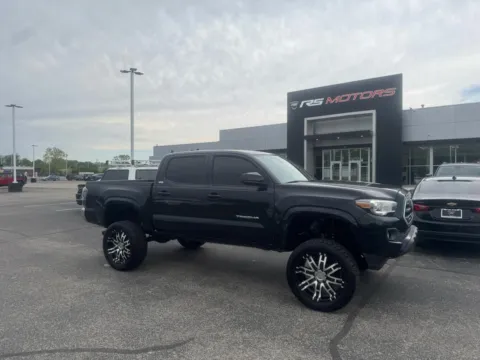 Black 2018 Toyota Tacoma SR5 Double Cab Long Bed I4 6AT 2WD for sale in Indianapolis, IN