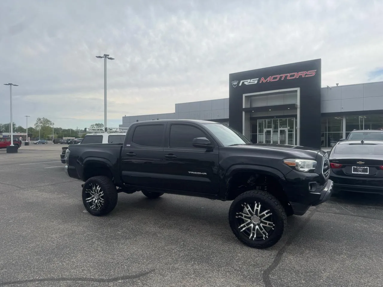 Black 2018 Toyota Tacoma SR5 Double Cab Long Bed I4 6AT 2WD for sale in Indianapolis, IN