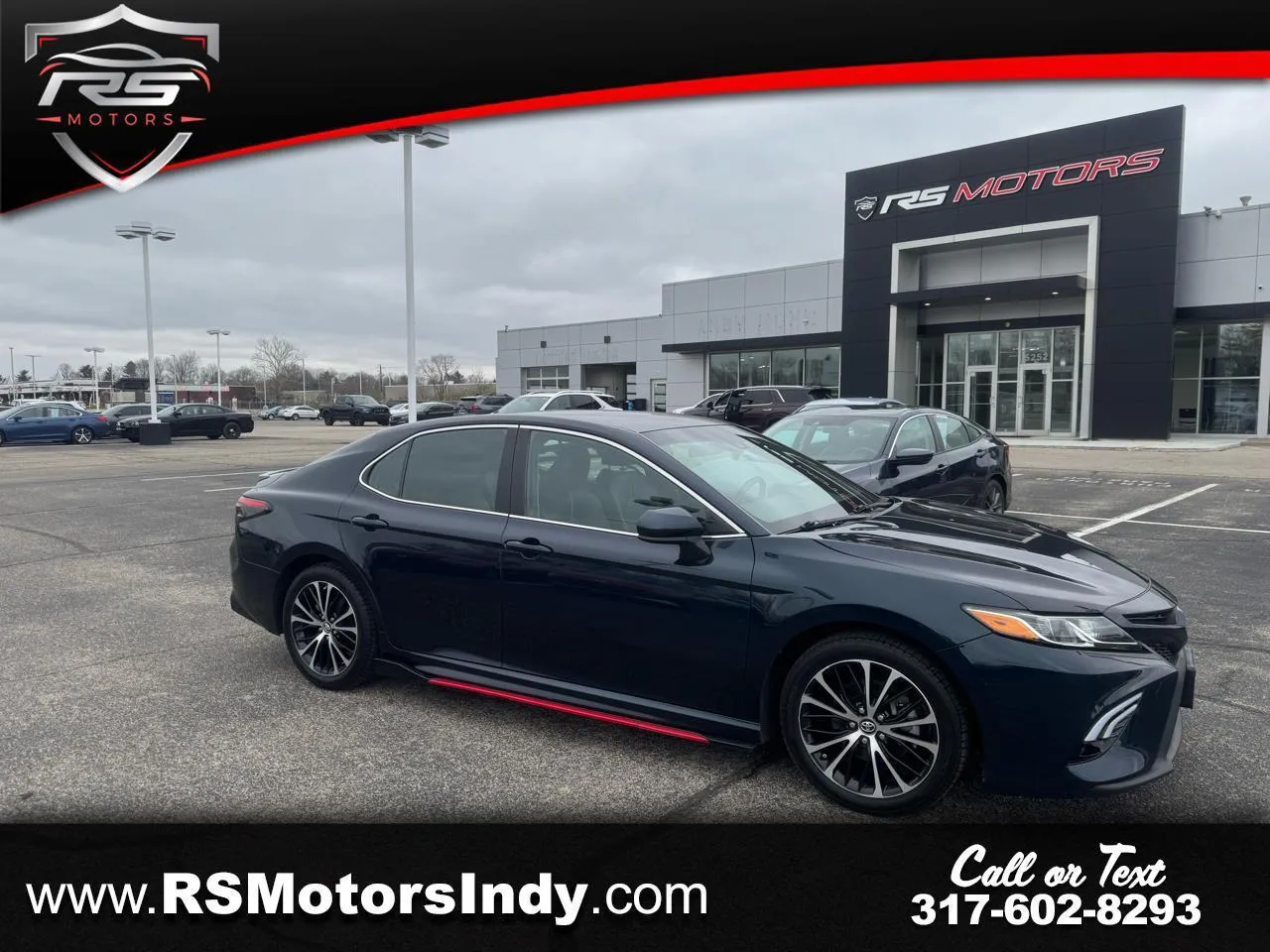 Blue 2018 Toyota Camry SE for sale in Indianapolis, IN