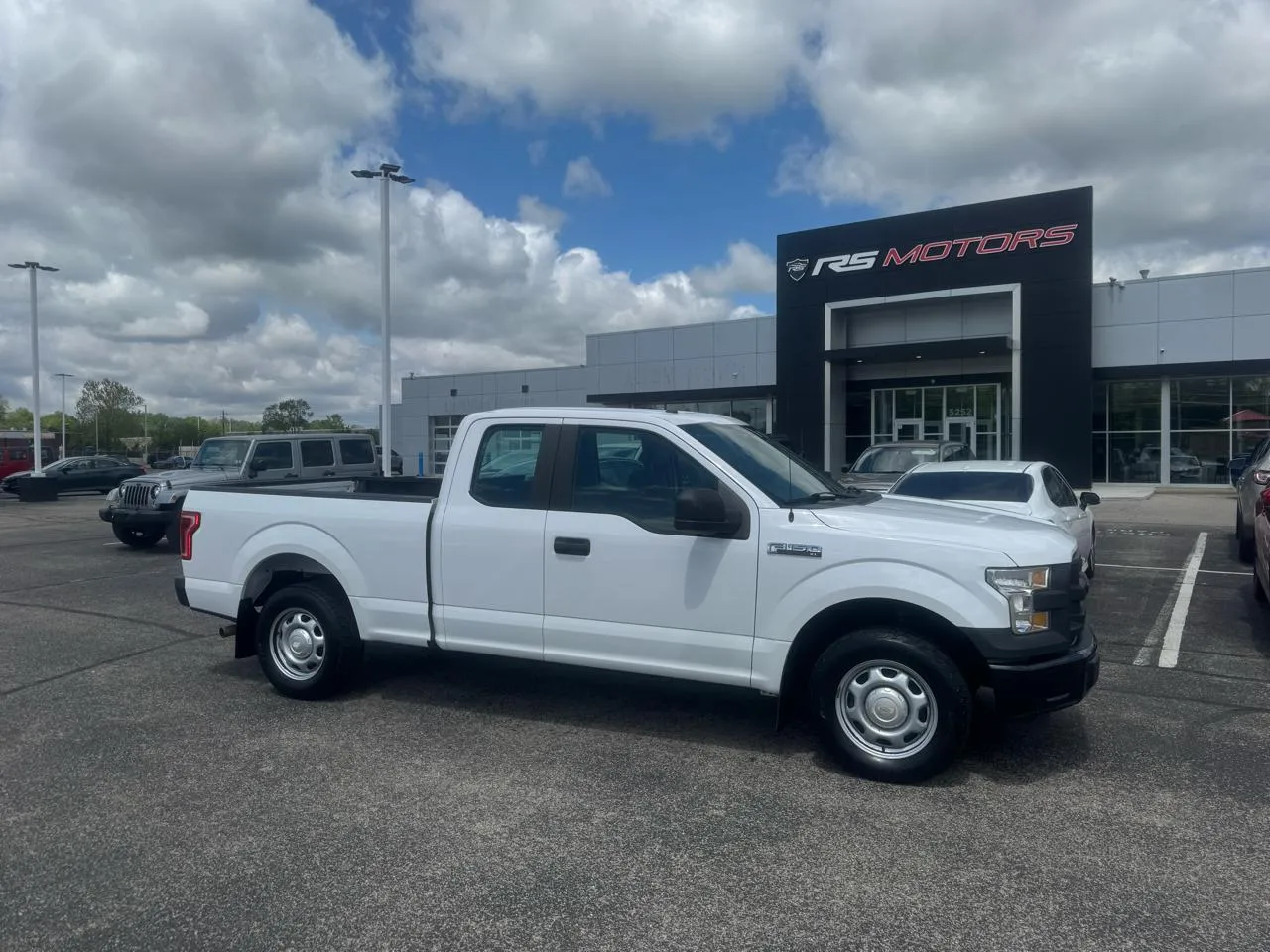 White 2017 Ford F-150 XL SuperCab 8-ft. 2WD for sale in Indianapolis, IN