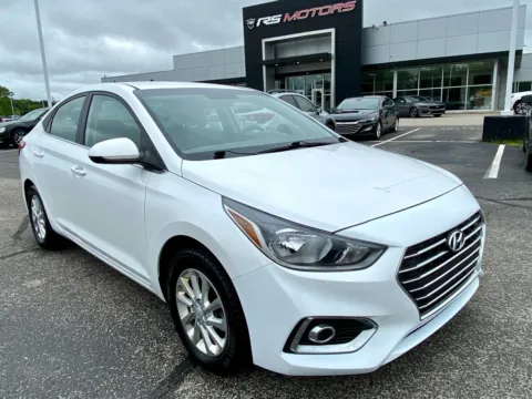 Photos of 2022 Hyundai Accent SEL 4-Door 6A for sale in Indianapolis, IN at RS Motors
