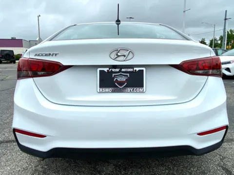 More photos of 2022 Hyundai Accent SEL 4-Door 6A at RS Motors, IN