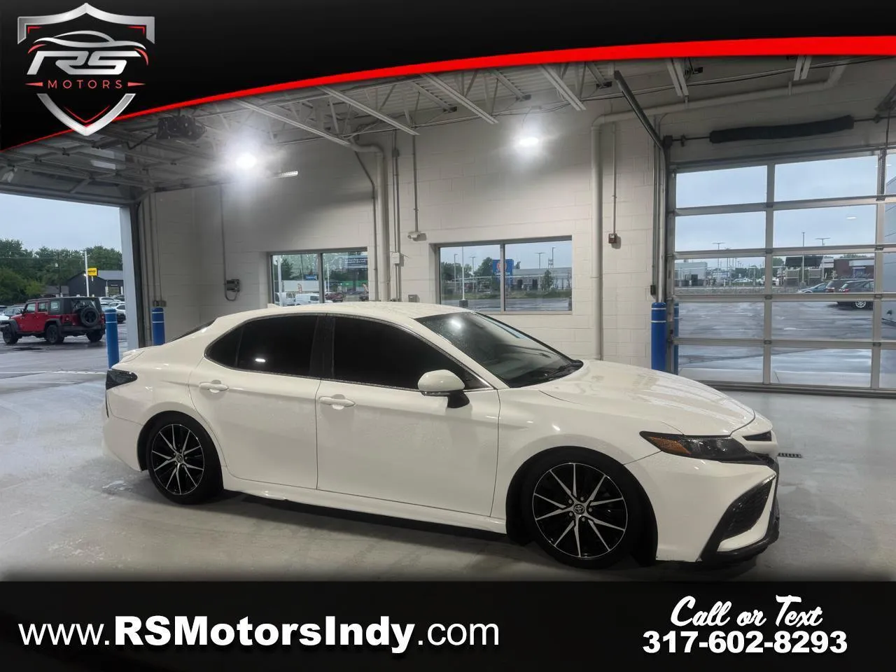 White 2021 Toyota Camry SE for sale in Indianapolis, IN