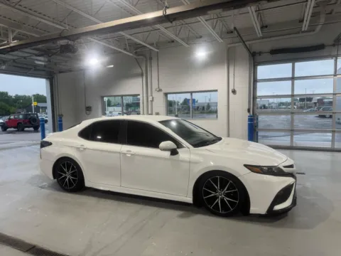 White 2021 Toyota Camry SE for sale in Indianapolis, IN