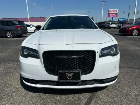 More photos of 2020 Chrysler 300 Touring at RS Motors, IN