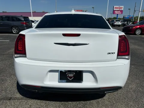 More photos of 2020 Chrysler 300 Touring at RS Motors, IN