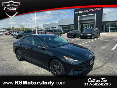 Black 2023 Hyundai Elantra SEL for sale in Indianapolis, IN