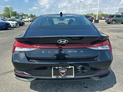 More photos of 2023 Hyundai Elantra SEL at RS Motors, IN