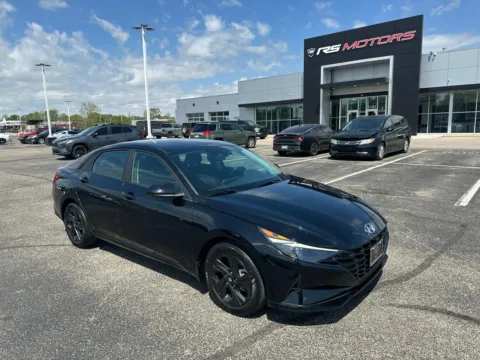 Black 2023 Hyundai Elantra SEL for sale in Indianapolis, IN